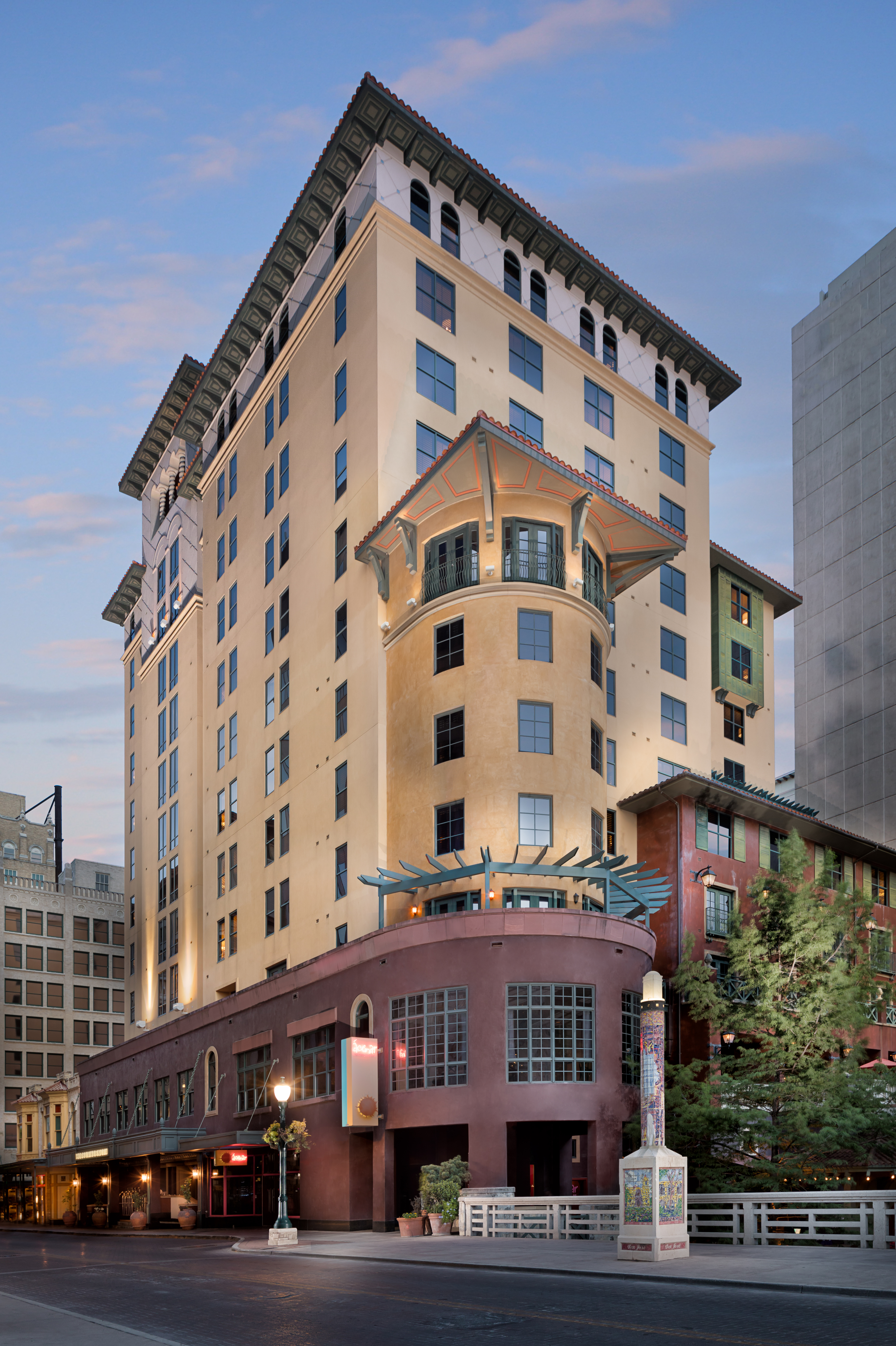 Hotel Valencia Riverwalk | San Antonio
